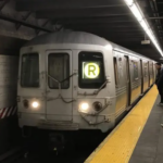 ¡Insólito! Roban tren R en Queens para un paseo