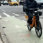 NYC no penalizará más a ciclistas y repartidores por infracciones menores