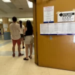 Neoyorquinos acuden a elecciones primarias con Mamdani midiendo su poder electoral
