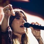 A su manera Kany García llenó de emociones su primer estadio