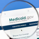 Medicaid: federales demandan a funcionarios de Nueva York y denuncian fraude de $10 mil millones