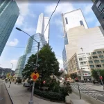 Un arrestado y dos prófugos tras brutal muerte de hispano en edificio de lujo en Queens, Nueva York