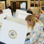 Nueva York advierte: ICE y agentes federales armados no pueden entrar a centros de votación