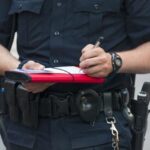 Proponen ante el Concejo Municipal NYC eliminar multas por escupir en la vía pública